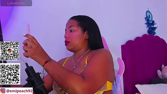 Snapshot of samanthaabloom chatting on July 17, 2:29 am samanthaabloom online show from July 17, 2:29 am