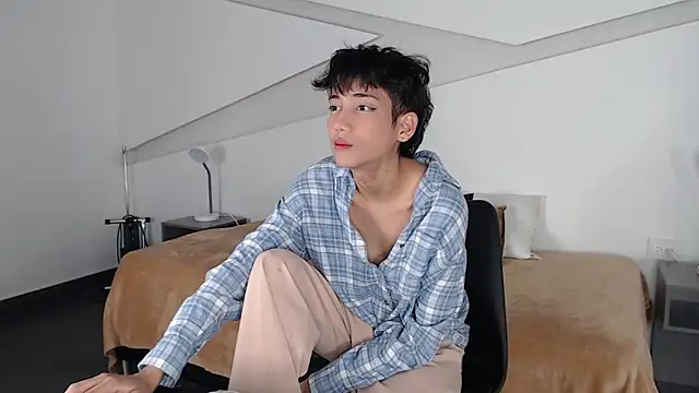 hot little bunny online show from February 5, 9:29 pm