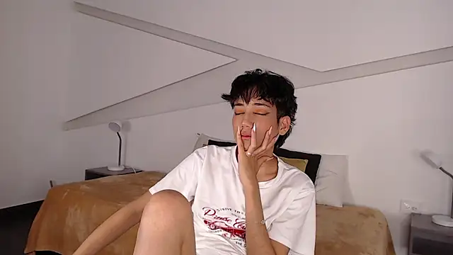 hot little bunny online show from February 6, 11:58 pm