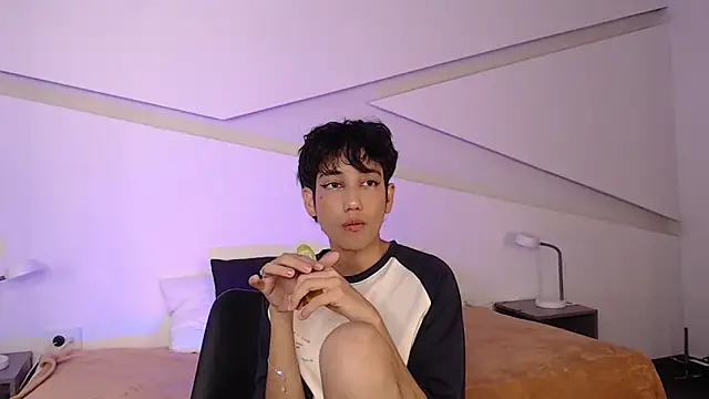 hot little bunny online show from February 24, 12:09 am