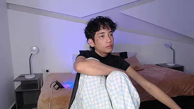 hot little bunny online show from March 2, 12:31 am