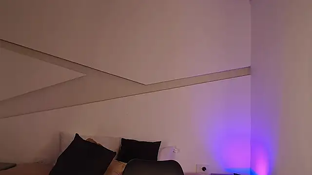 hot little bunny online show from March 10, 12:40 am