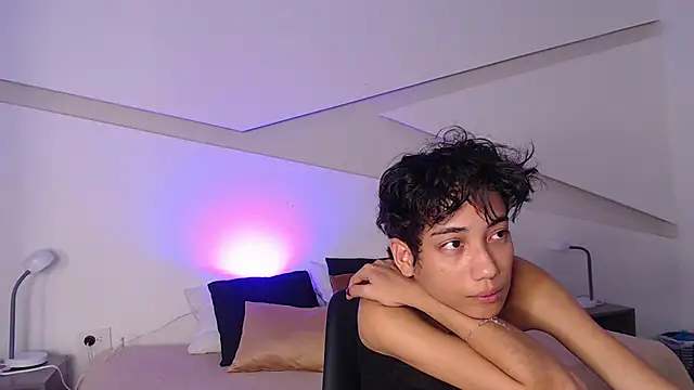 hot little bunny online show from March 12, 9:24 pm