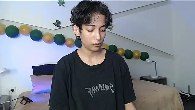 hot little bunny online show from March 18, 8:37 pm