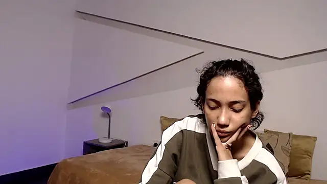 hot little bunny online show from September 10, 9:37 pm