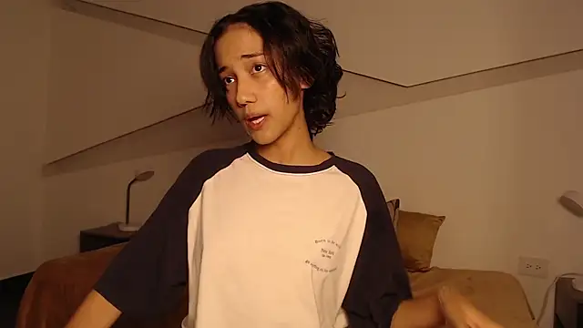 hot little bunny online show from September 29, 8:35 pm