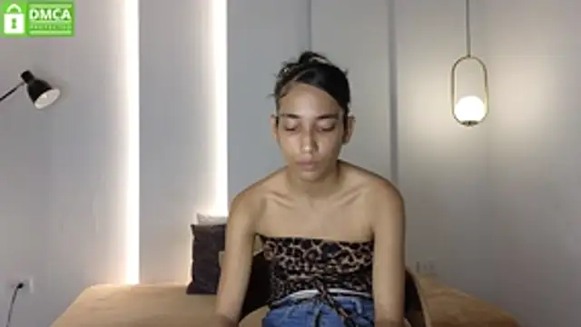 hot little bunny online show from May 25, 9:43 pm