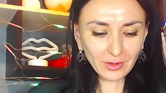 Snapshot of Siaconna chatting on December 22, 10:28 am Siaconna online show from December 22, 10:28 am