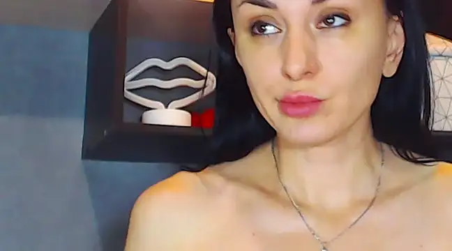 Snapshot of Siaconna chatting on January 18, 9:45 am Siaconna online show from January 18, 9:45 am