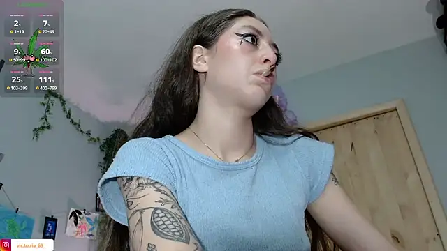 VickyJackson  online show from October 11, 3:43 pm