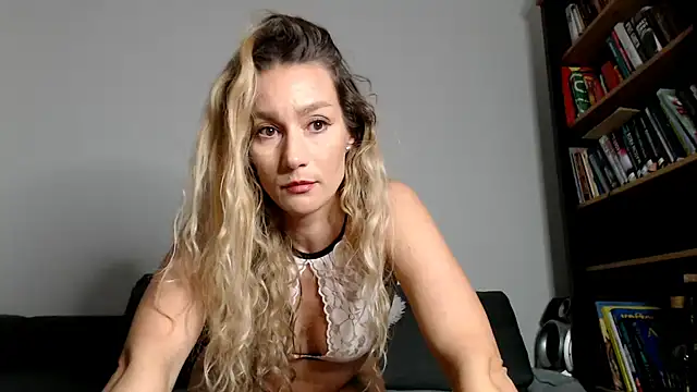 Snapshot of ChocoBelle chatting on October 9, 8:18 pm ChocoBelle online show from October 9, 8:18 pm