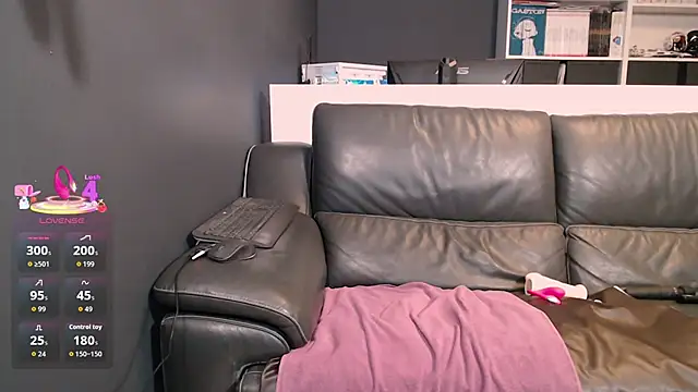 Lili-Bertine online show from October 7, 8:50 pm