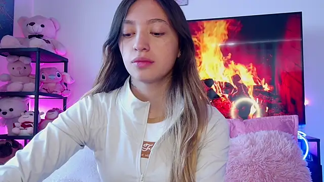 Snapshot of TiffanyBela chatting on February 25, 7:45 pm TiffanyBela online show from February 25, 7:45 pm