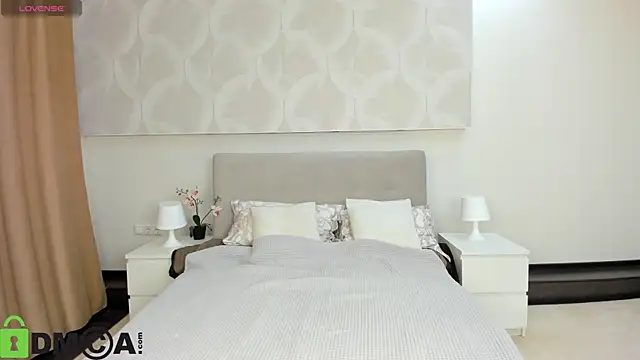 Donna Evans online show from March 31, 12:01 am