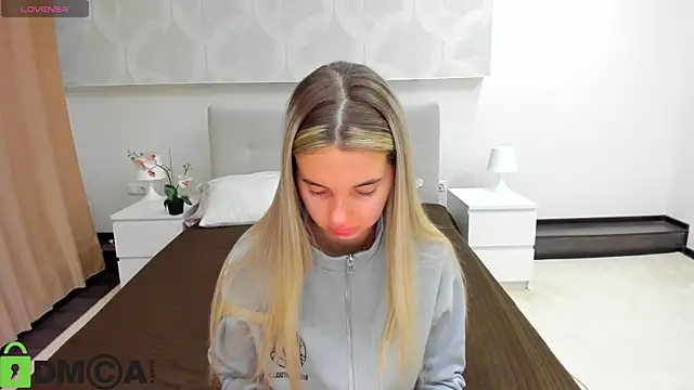 Donna Evans online show from April 3, 11:47 pm