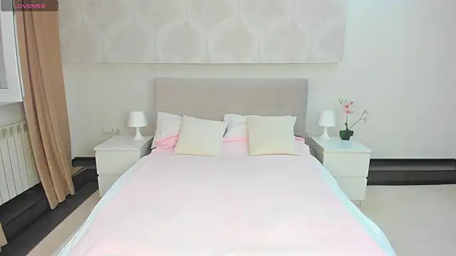 Donna Evans online show from July 11, 11:39 pm