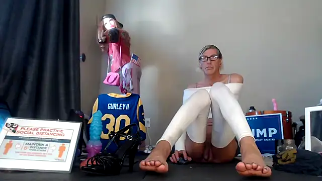 Snapshot of Taylorsexbot chatting on December 5, 10:01 pm Taylorsexbot online show from December 5, 10:01 pm