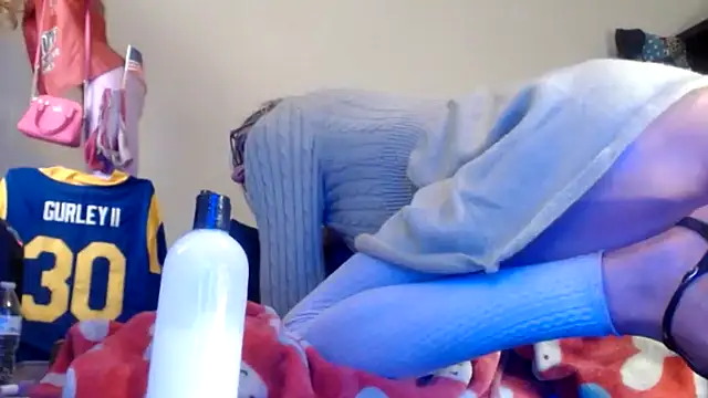 Snapshot of Taylorsexbot chatting on December 24, 10:17 pm Taylorsexbot online show from December 24, 10:17 pm