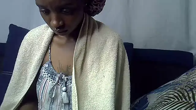 Snapshot of Enkarxx chatting on June 20, 1:47 pm Enkarxx online show from June 20, 1:47 pm