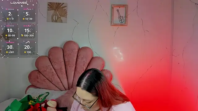 NiickyJones online show from March 7, 4:20 am