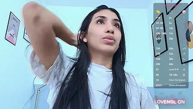 Snapshot of littlee_emilyy_ chatting on December 23, 3:55 pm littlee emilyy  online show from December 23, 3:55 pm