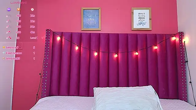 Snapshot of littlee_emilyy_ chatting on January 23, 3:05 am littlee emilyy  online show from January 23, 3:05 am