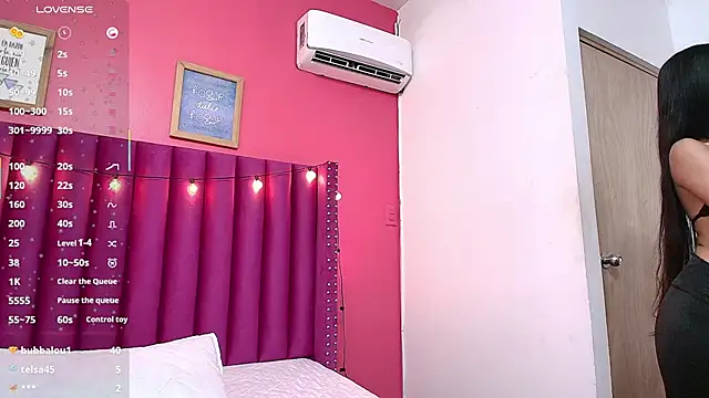 Snapshot of littlee_emilyy_ chatting on February 12, 3:07 am littlee emilyy  online show from February 12, 3:07 am