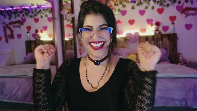 Snapshot of azahar__ziiz chatting on June 11, 12:32 am azahar ziiz online show from June 11, 12:32 am