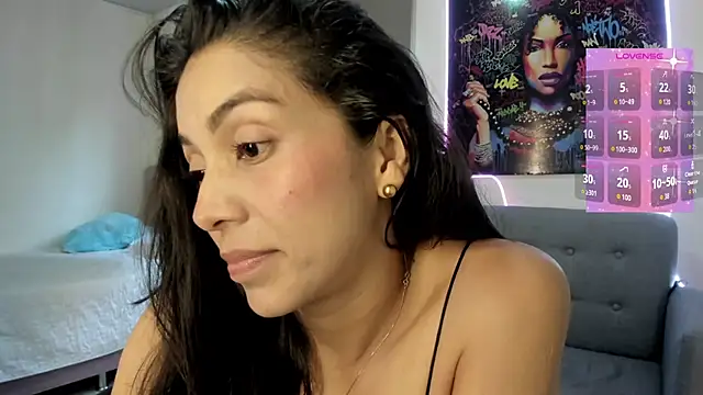 andykiuty online show from November 11, 7:25 pm