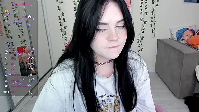 Snapshot of SelenaCute chatting on February 4, 4:59 am SelenaCute online show from February 4, 4:59 am