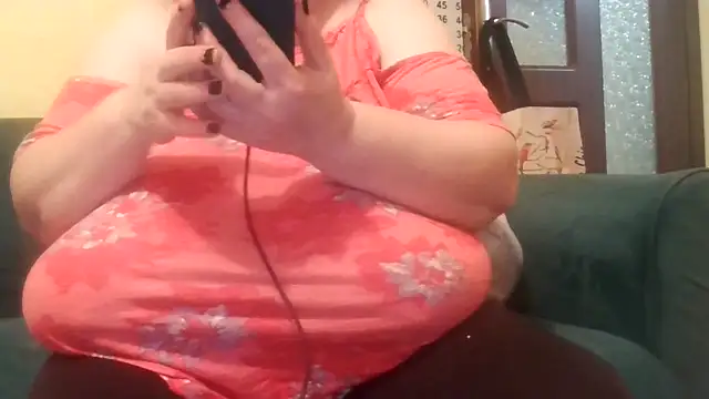 Snapshot of Nataliesbestjuggs chatting on March 22, 5:27 pm Nataliesbestjuggs online show from March 22, 5:27 pm