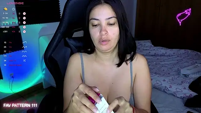 Snapshot of AnnaQueen chatting on May 8, 2:17 am AnnaQueen online show from May 8, 2:17 am