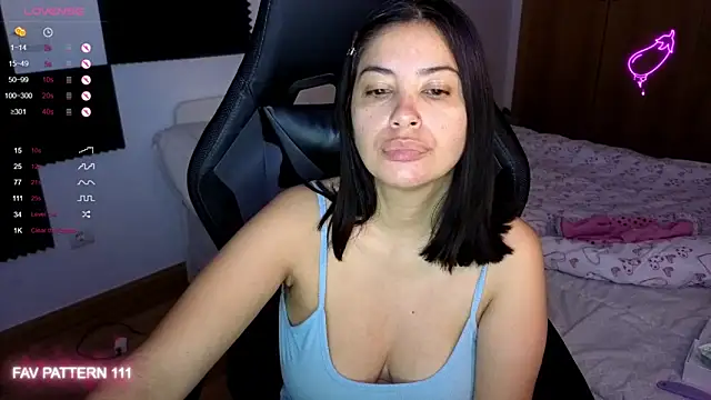 Snapshot of AnnaQueen chatting on May 9, 2:39 am AnnaQueen online show from May 9, 2:39 am