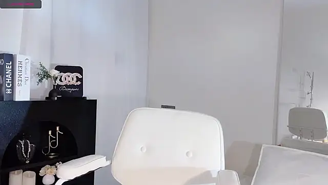 Snapshot of lvy-w chatting on October 10, 1:21 pm lvy-w online show from October 10, 1:21 pm