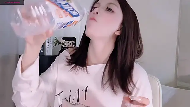 lvy-w online show from October 30, 5:42 am