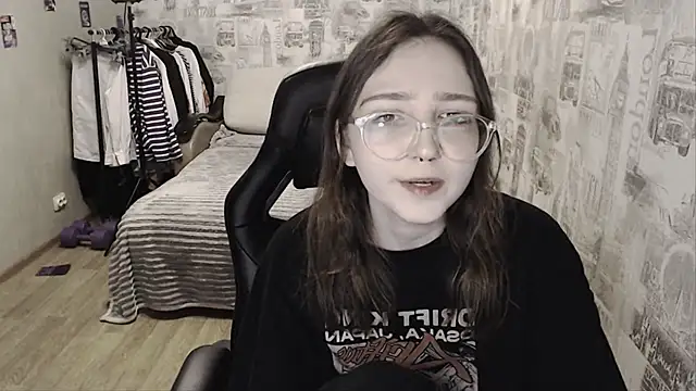 Snapshot of AmeliaKamishiro chatting on December 22, 2:27 pm AmeliaKamishiro online show from December 22, 2:27 pm