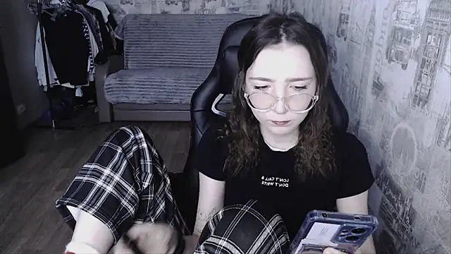 Snapshot of AmeliaKamishiro chatting on January 5, 11:37 am AmeliaKamishiro online show from January 5, 11:37 am