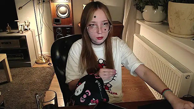 Snapshot of AmeliaKamishiro chatting on January 5, 7:39 pm AmeliaKamishiro online show from January 5, 7:39 pm