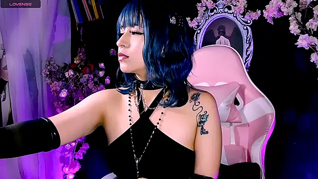 Snapshot of kitty_roxy chatting on March 16, 5:44 am kitty roxy online show from March 16, 5:44 am