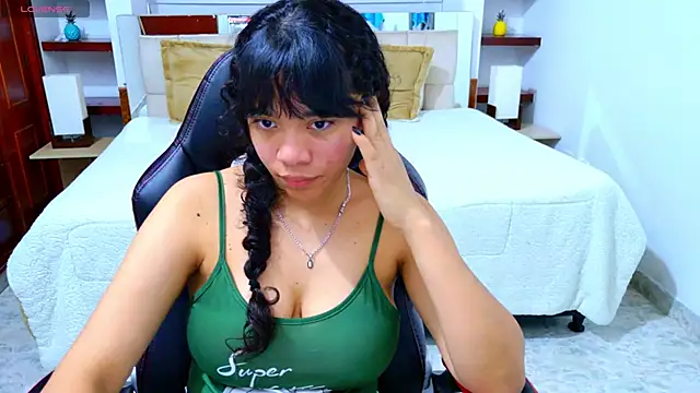 laureentt  online show from December 16, 7:41 pm