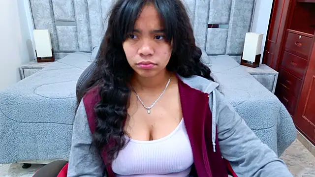 laureentt  online show from February 13, 3:13 am