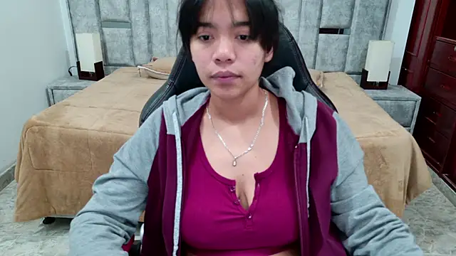 Snapshot of laureentt_ chatting on April 20, 3:09 am laureentt online show from April 20, 3:09 am