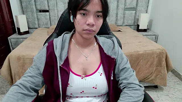 Snapshot of laureentt_ chatting on April 24, 3:09 am laureentt online show from April 24, 3:09 am