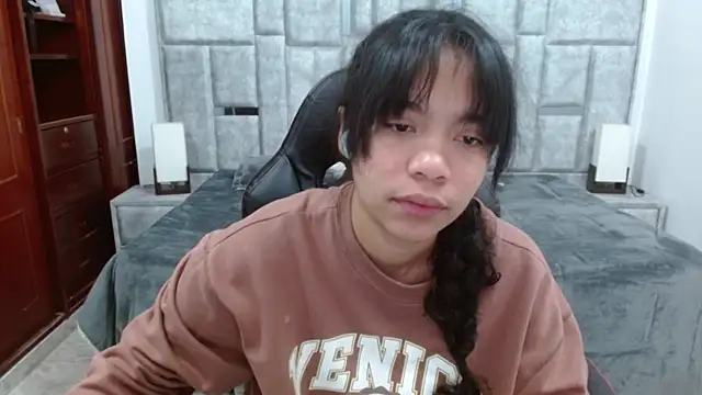 Snapshot of laureentt_ chatting on May 19, 3:24 am laureentt online show from May 19, 3:24 am