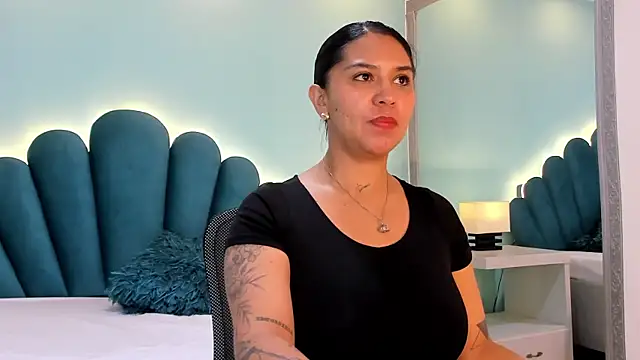 sharlott18 online show from October 22, 1:22 pm