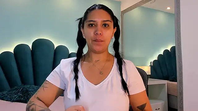 sharlott18 online show from December 4, 12:25 pm