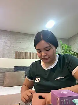 IsabellaAllen online show from April 12, 7:30 pm