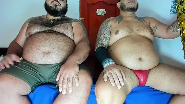 Snapshot of Latino_bigcock chatting on April 28, 9:20 pm Latino bigcock online show from April 28, 9:20 pm