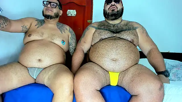 Snapshot of Latino_bigcock chatting on May 21, 12:39 am Latino bigcock online show from May 21, 12:39 am