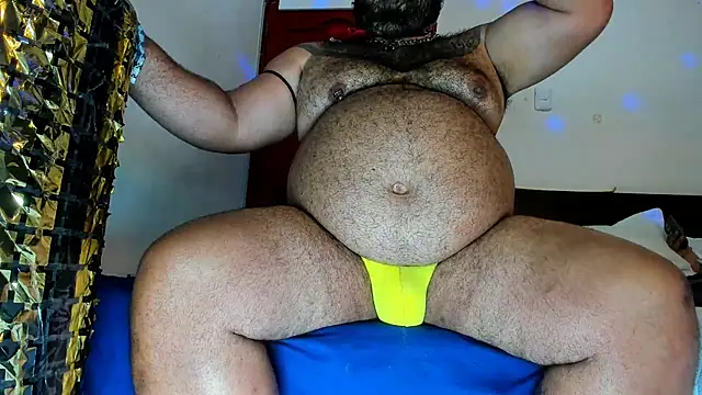 Snapshot of Latino_bigcock chatting on May 28, 9:45 pm Latino bigcock online show from May 28, 9:45 pm